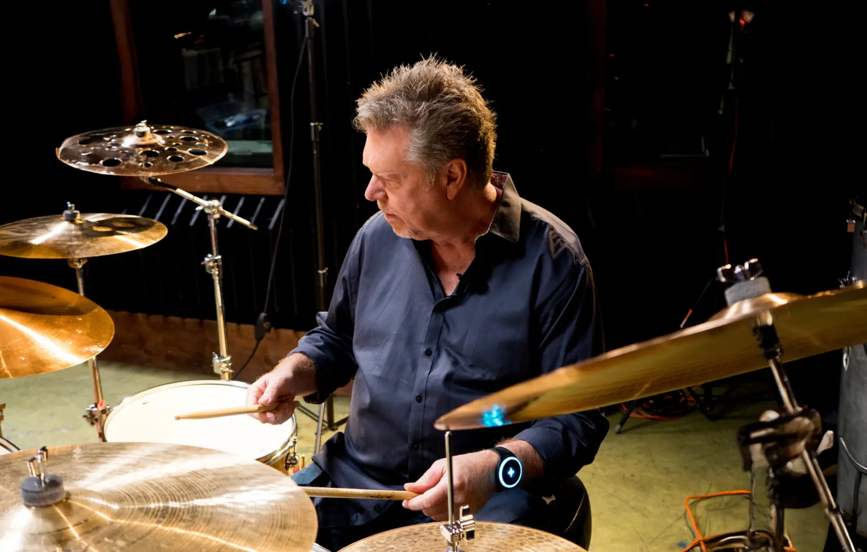 John JR Robinson tocando bateria usando o Soundbrenner Pulse
